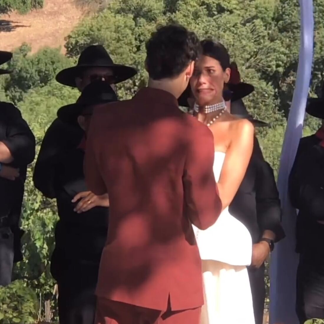 Isabela Valadeiro, Carlos Ferra