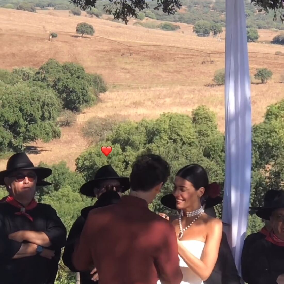 Isabela Valadeiro, Carlos Ferra