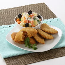 Rissóis de Camarão com Salada Russa