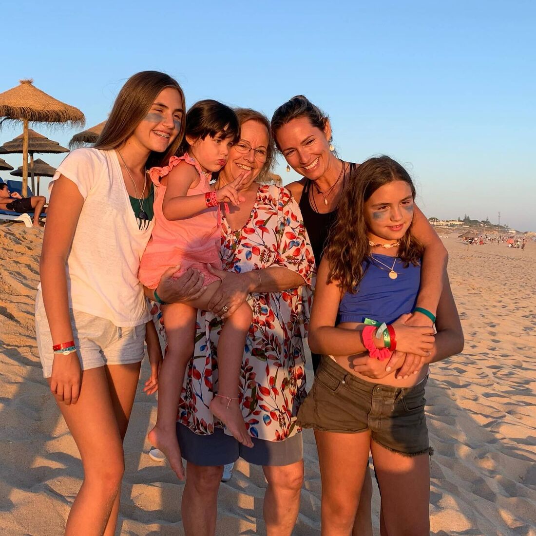 Fernanda Serrano, mãe, família