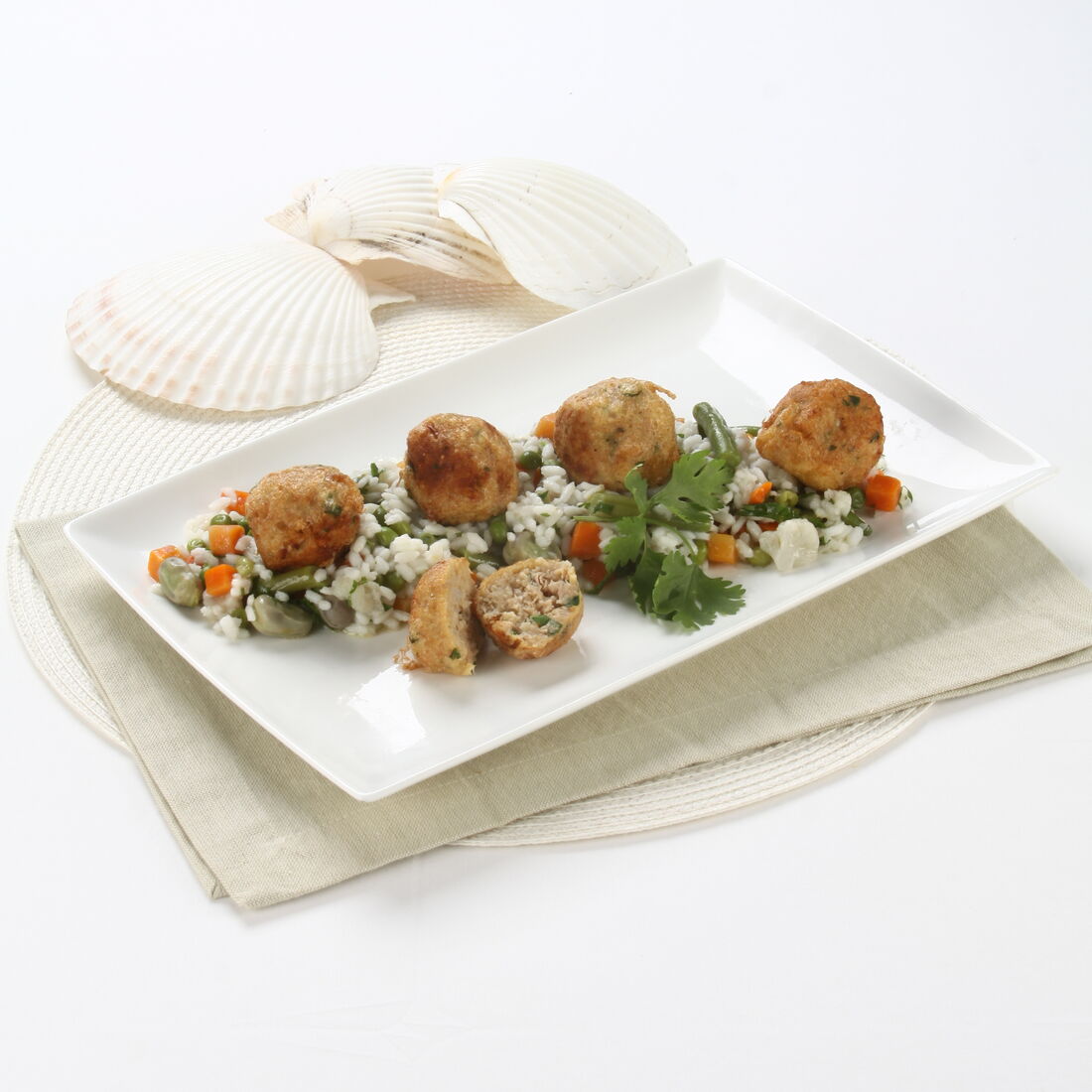 Bolinhos de Atum com Arroz de Legumes