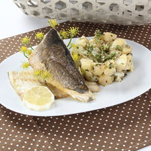 Lombos de Robalo com Salada de Batata
