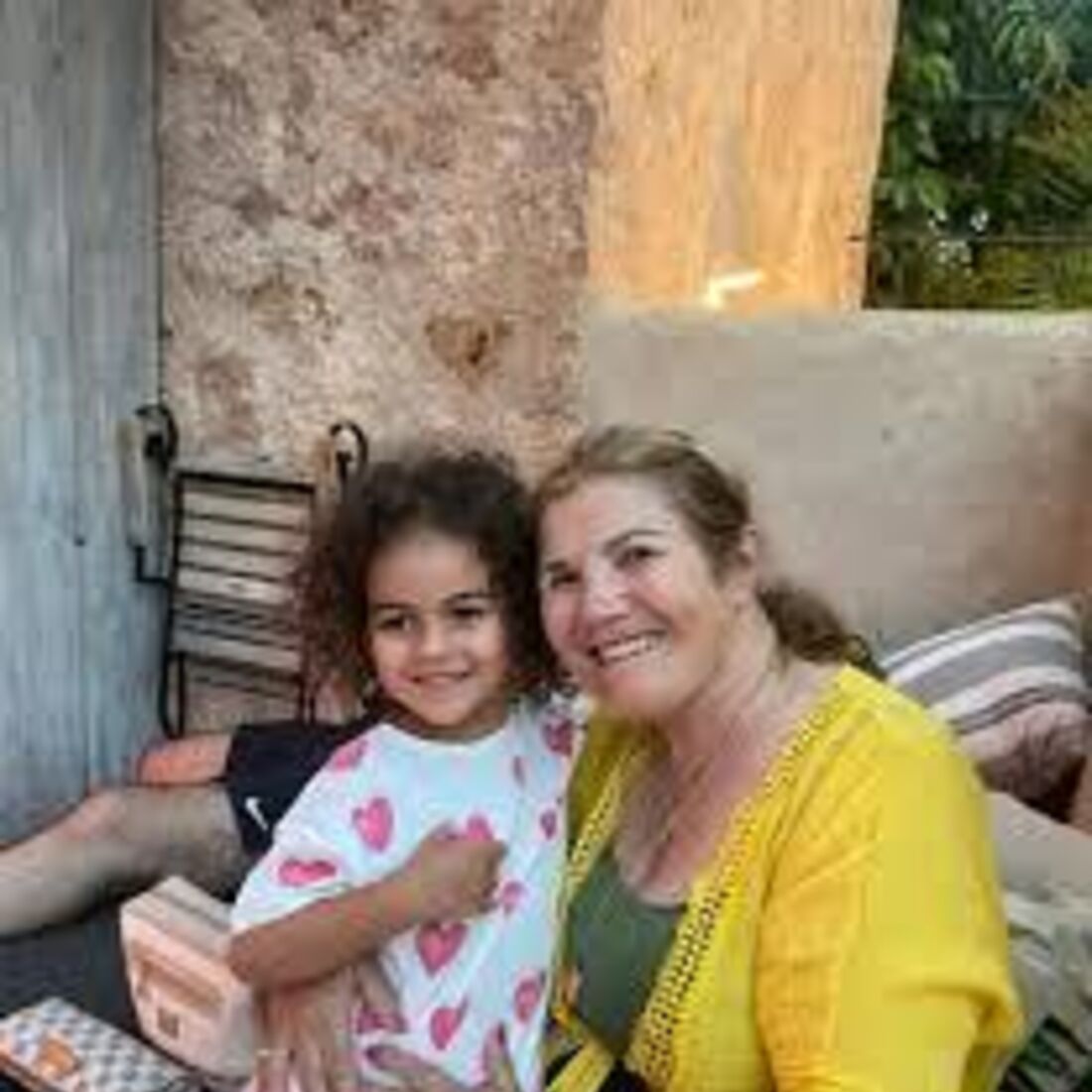 Dolores Aveiro, Alana Martina