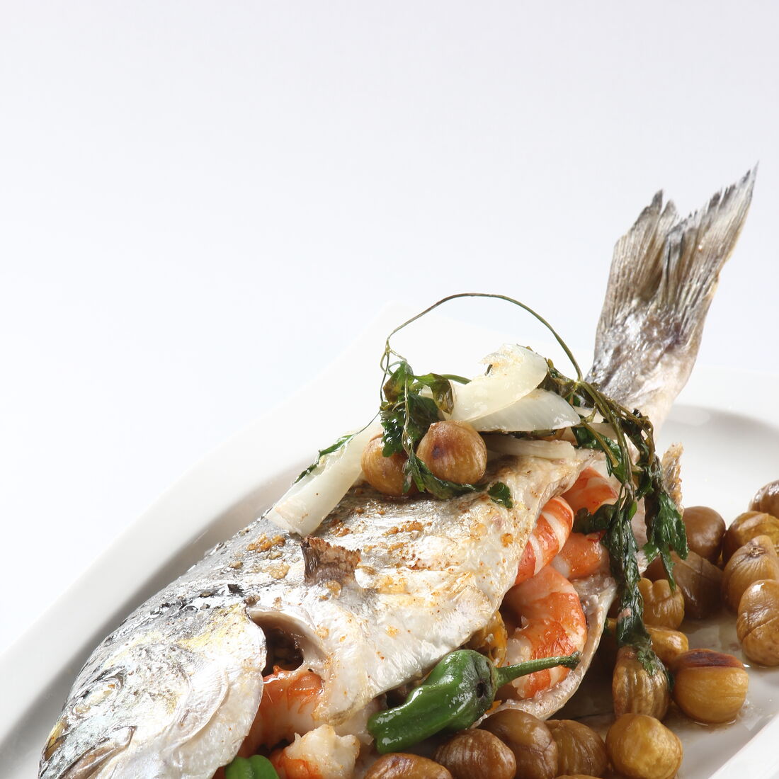 Dourada com Frutos do Mar e Castanhas