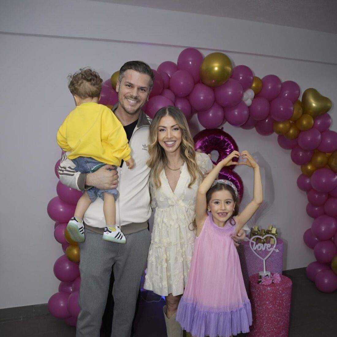 Mickael Carreira, Laura Figueiredo e filha