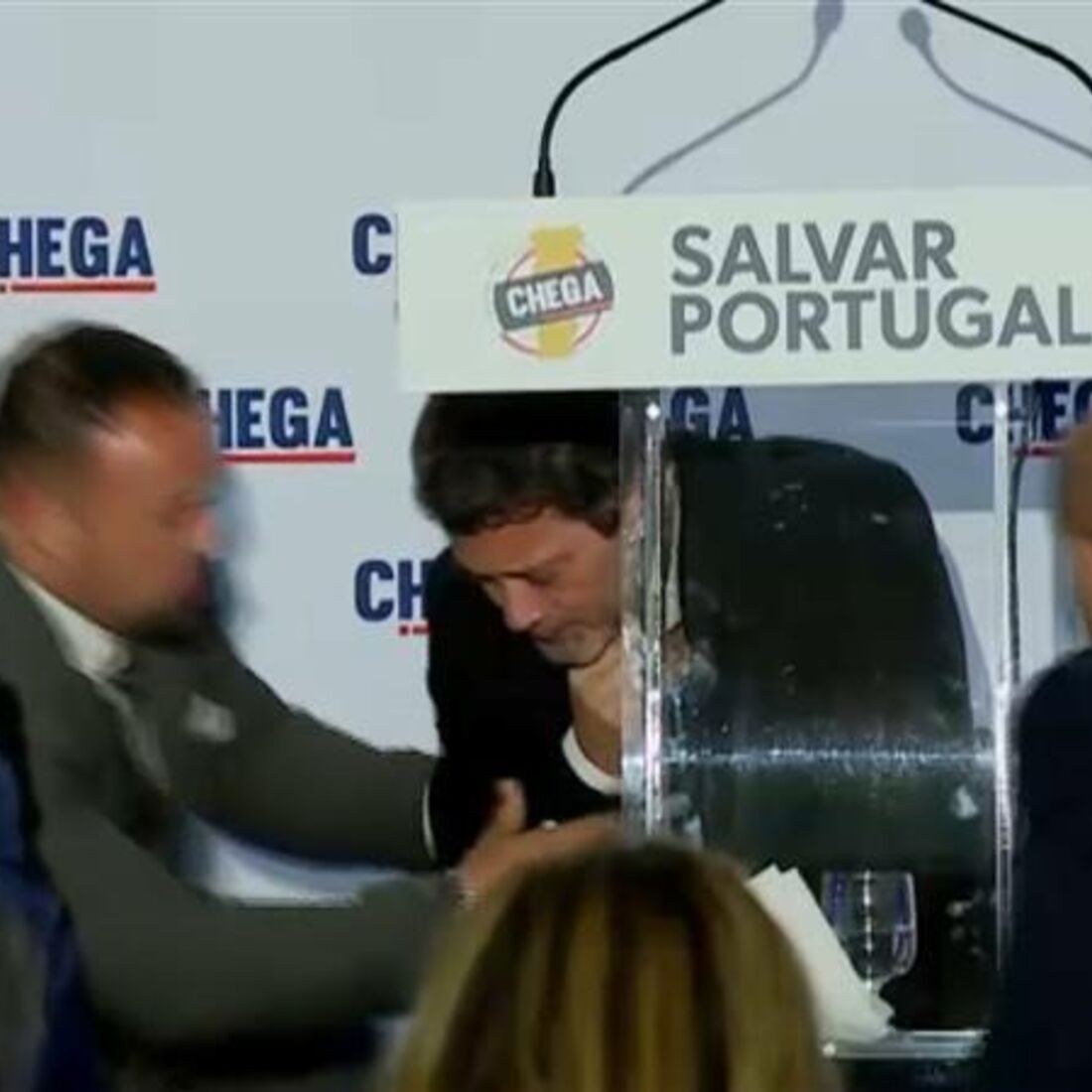 André Ventura sente-se mal durante comício em Tavira