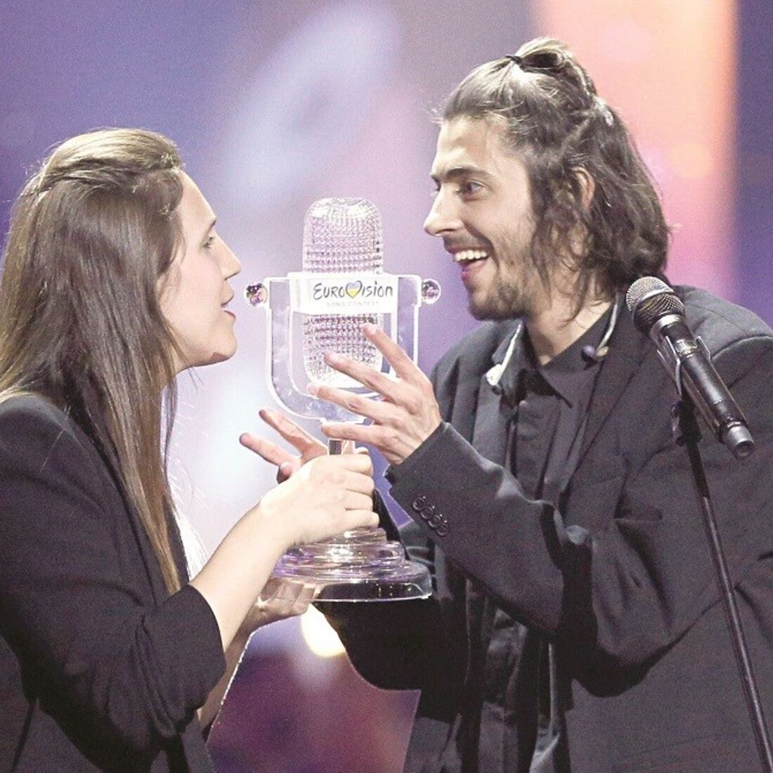 Salvador Sobral, cantor, português, eurovisão, luisa sobral, vencedor
