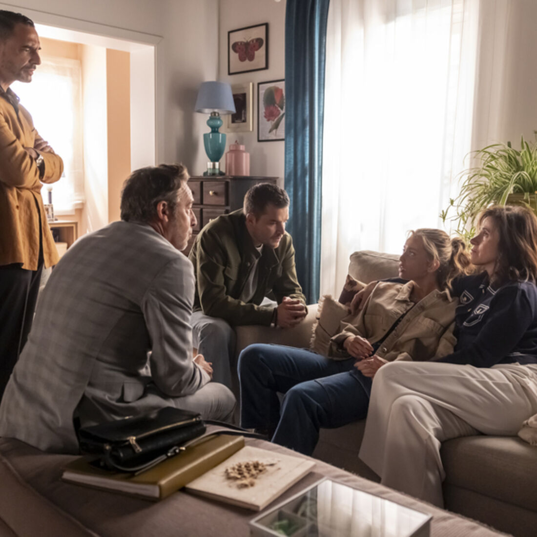 Joel salva Eva dos raptores após pagar o resgate