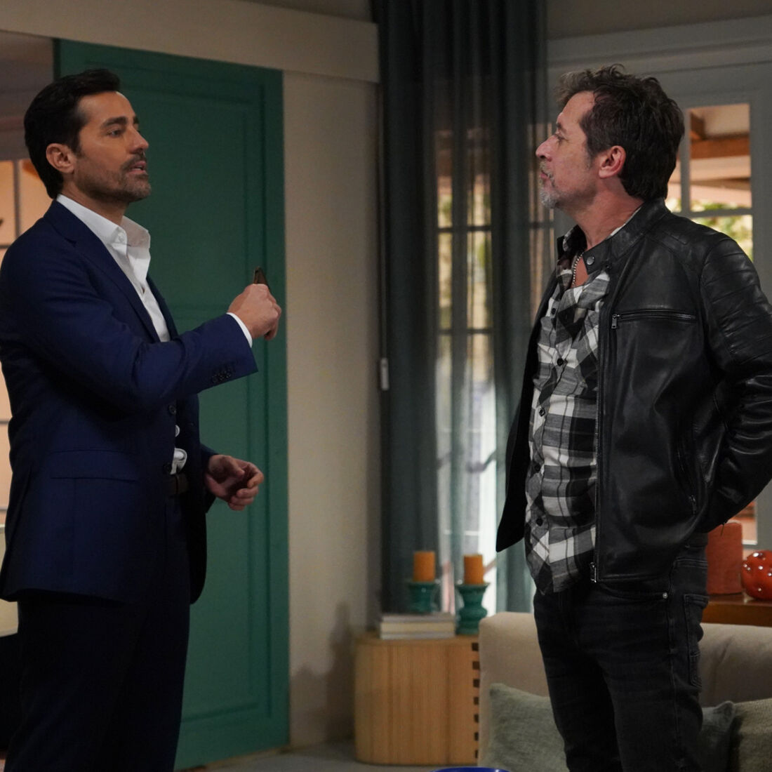 Vicente tenta afastar Otávio para casar com Sofia em 'A Herança'