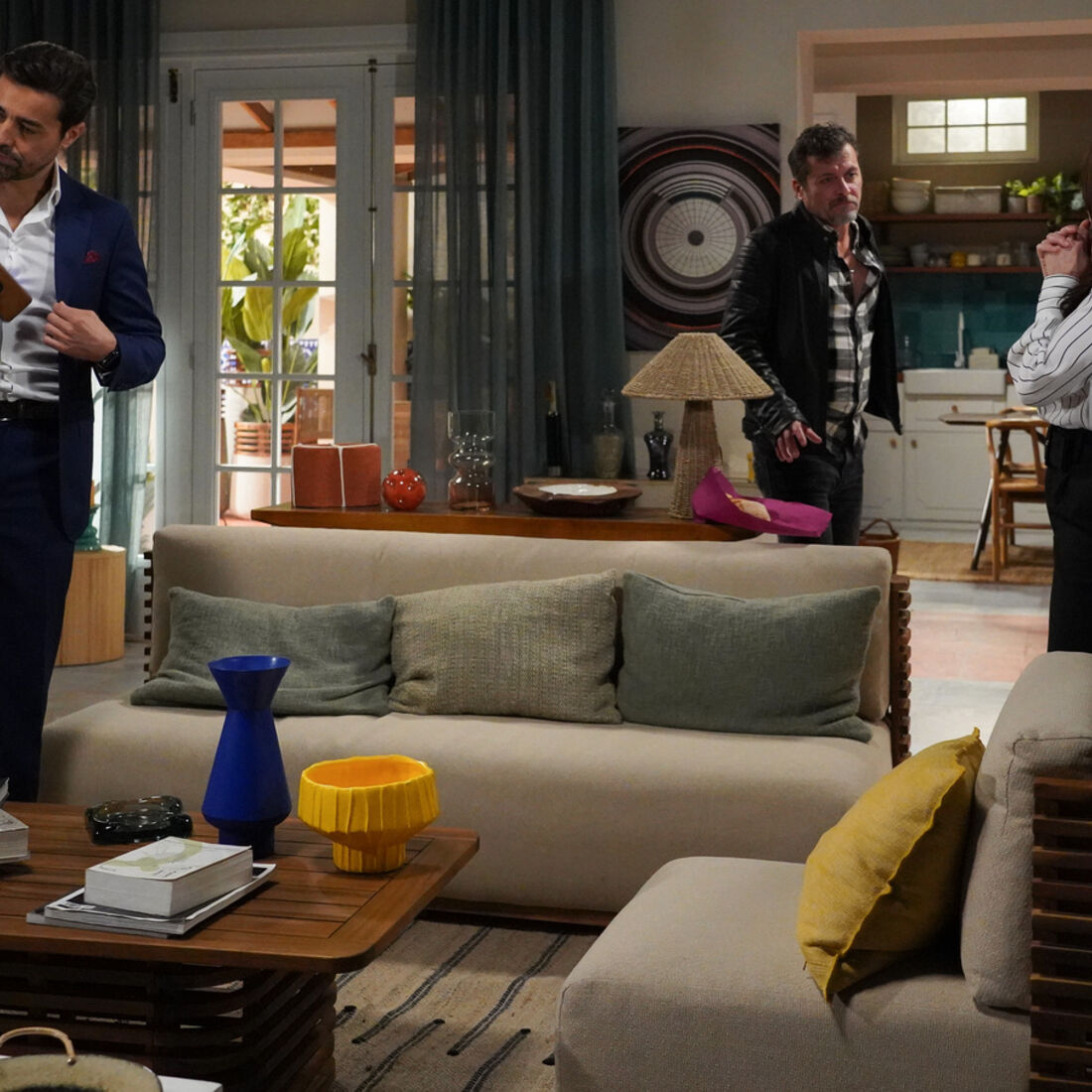 Vicente suborna Otávio para avançar com o casamento com Sofia