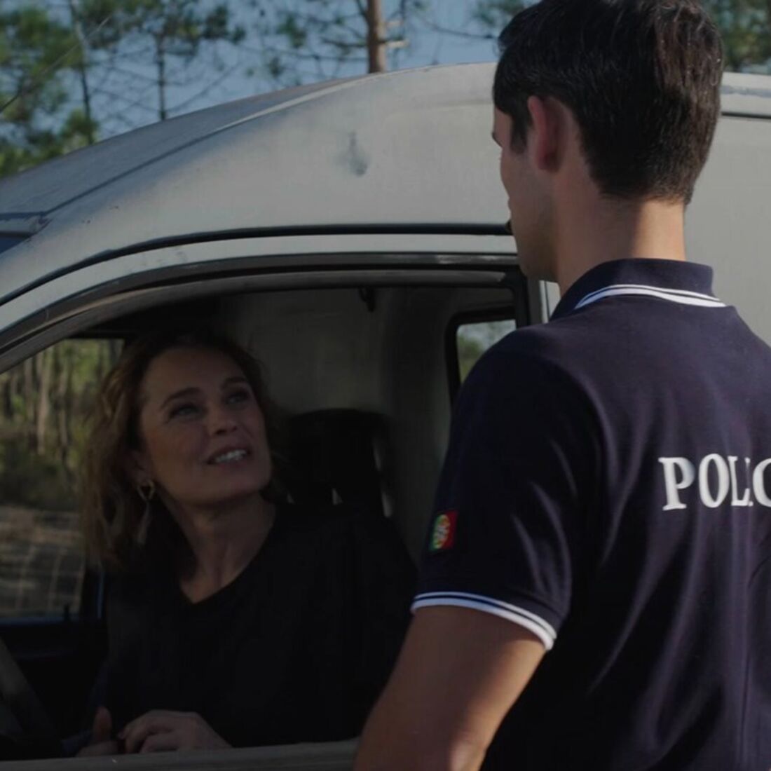 Helena é presa pela polícia após denúncia anónima relacionada com a morte de António