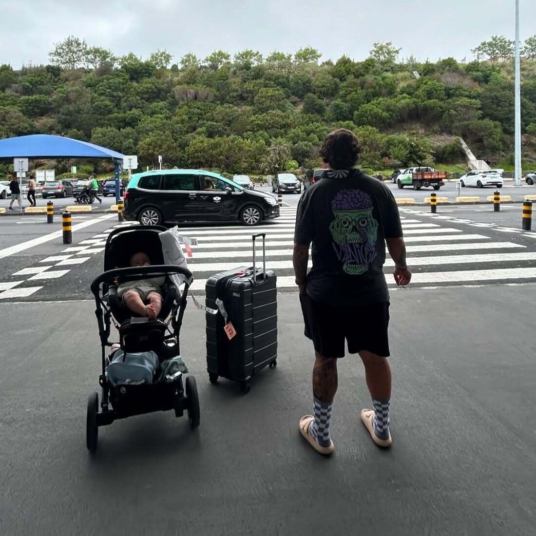 Miguel Vicente viaja com o filho pela primeira vez.
