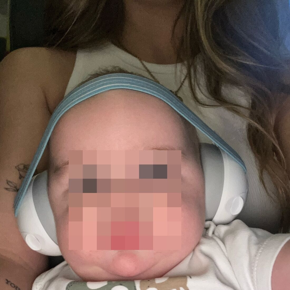 Miguel Vicente viaja de avião com o filho