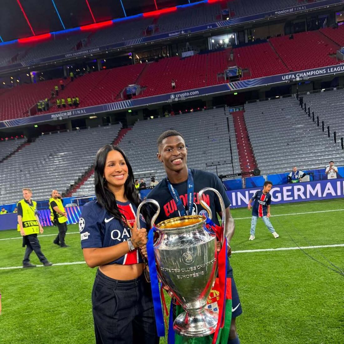 Nuno Mendes e Thalyta Silva celebram título do PSG e da Liga dos Campeões