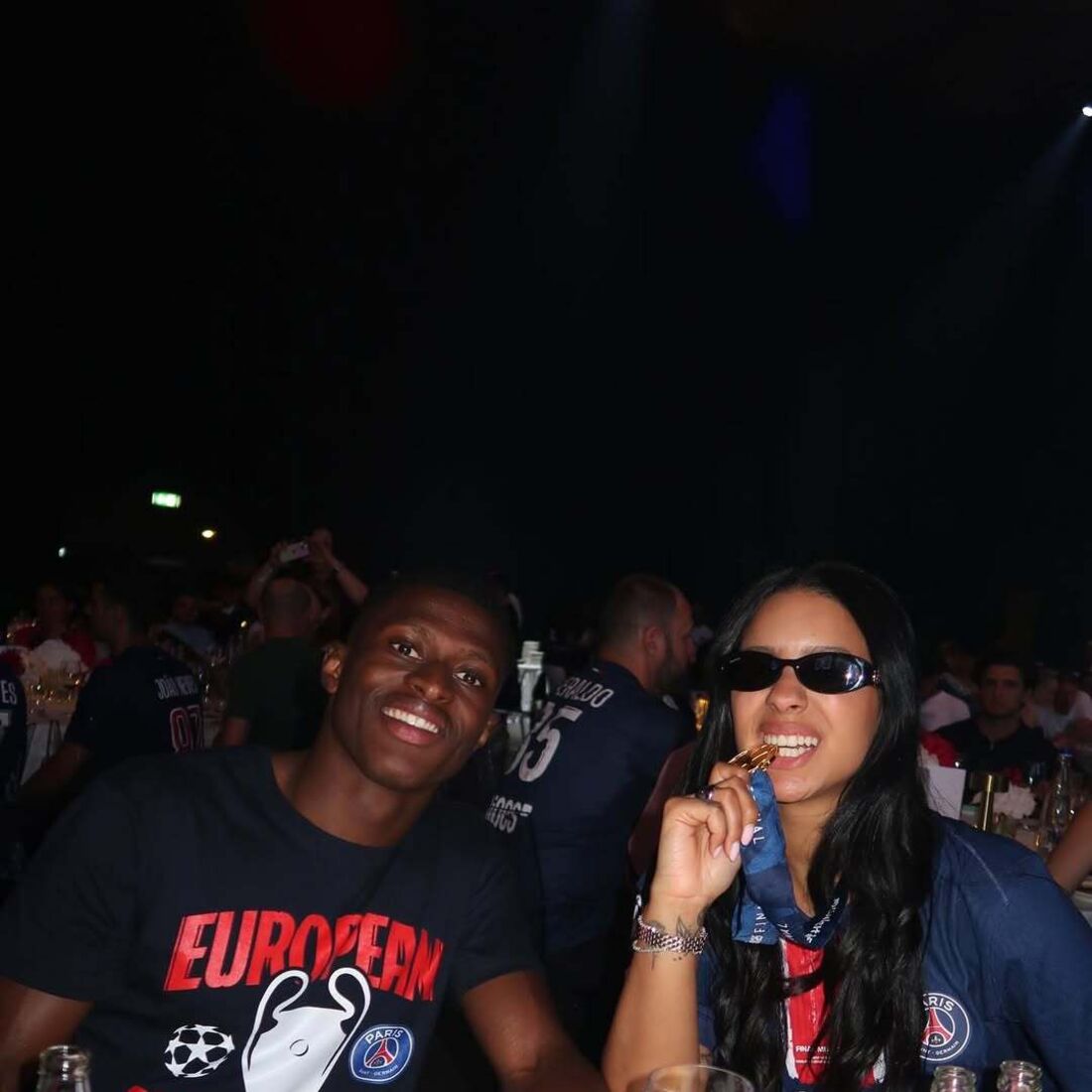 Nuno Mendes e a namorada festejam título europeu do PSG