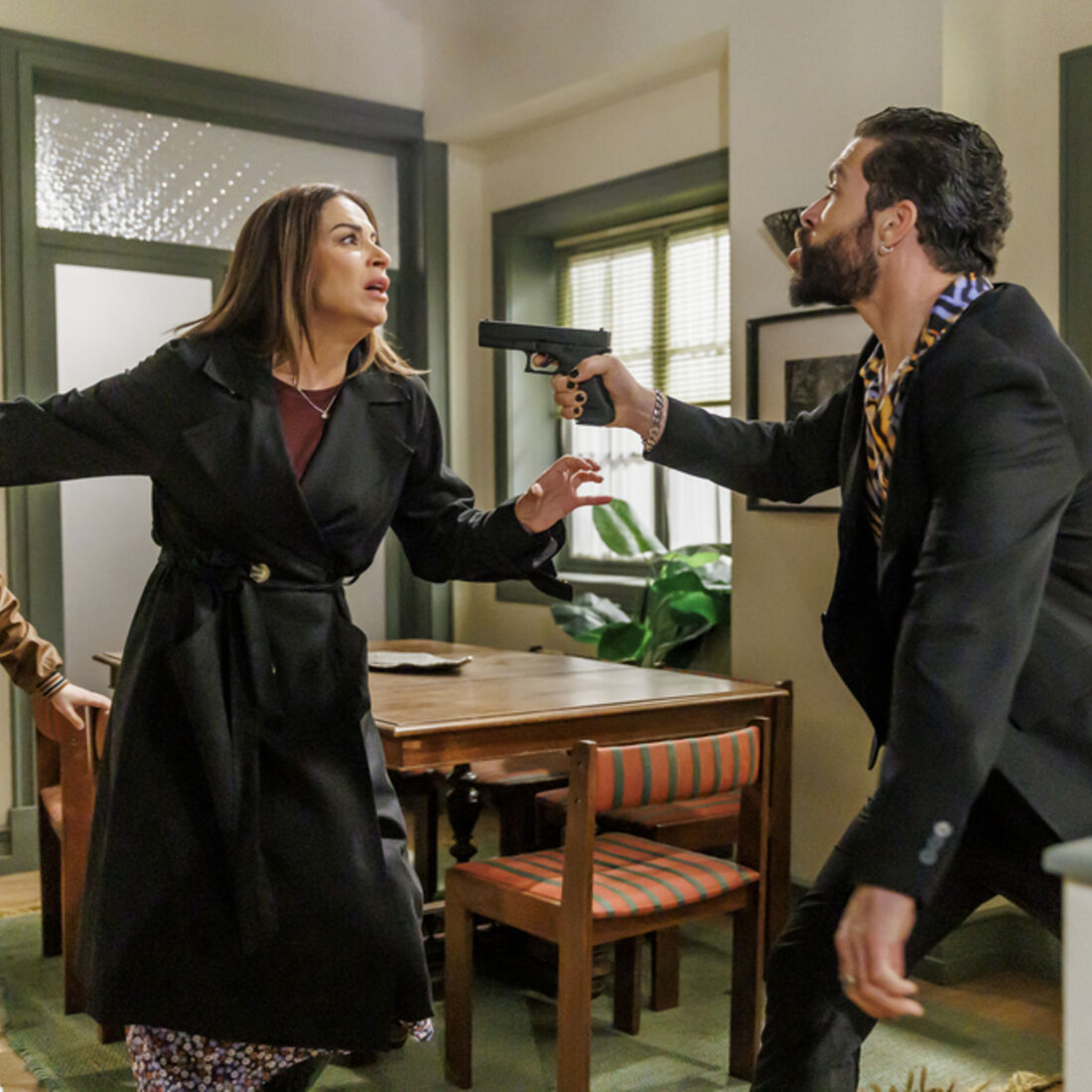 Heitor rapta Inês e Luís para vingar a morte do irmão em A Herança