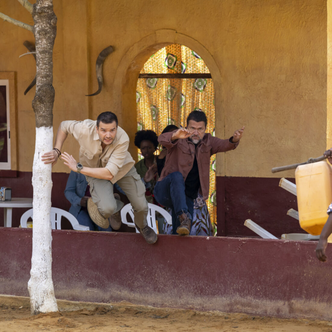 'A Fazenda': Joel e Ivandro tentam apanhar Gustavo, que é confrontado por Miguel e Lukenia