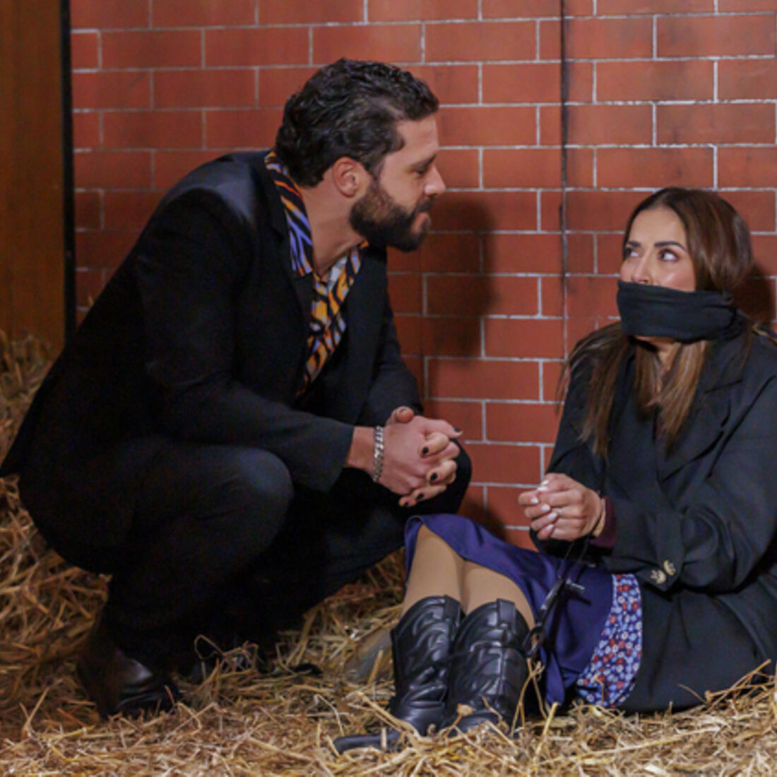 Heitor ameaça Inês e o filho, forçando Pedro a escolher quem matar