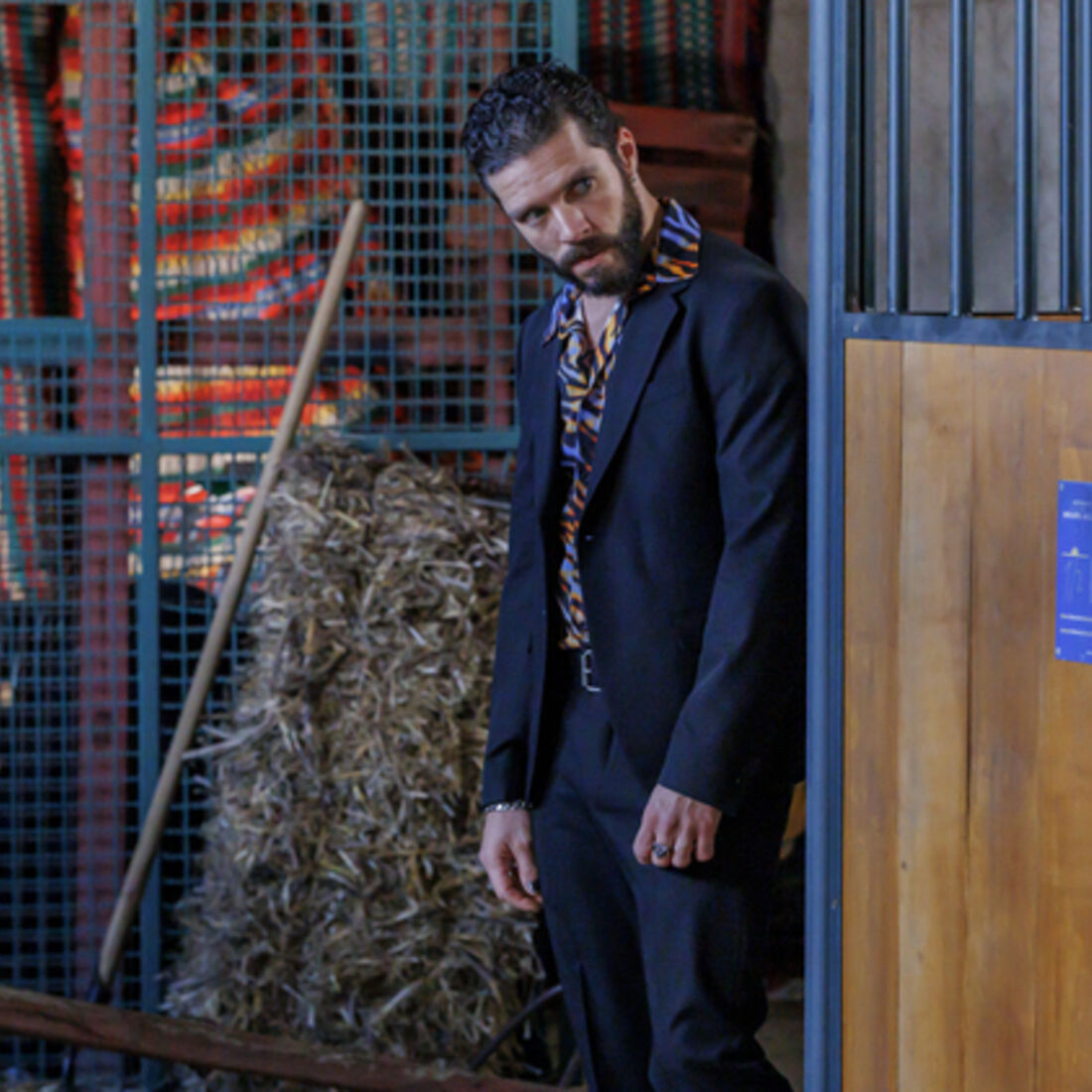 Heitor ameaça Inês e Luís, obrigando Pedro a escolher quem salvar