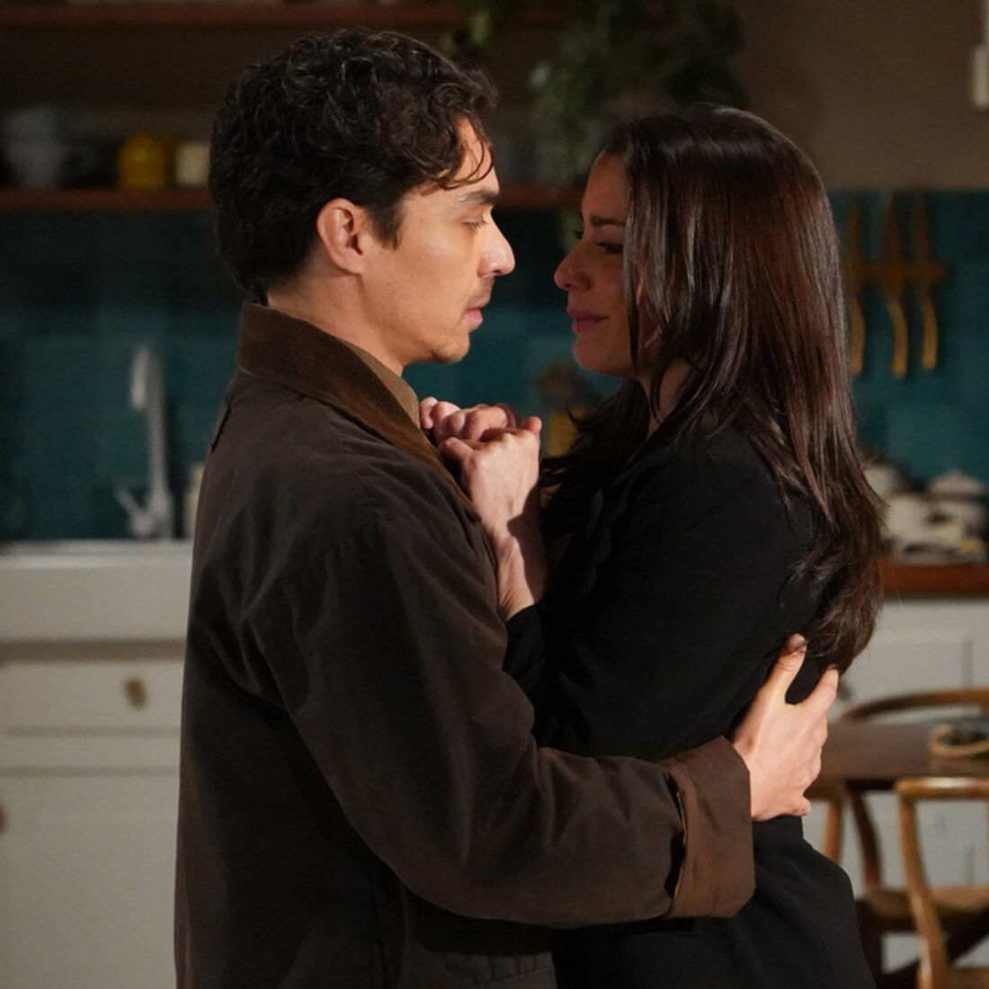 Gonçalo tenta demover Sofia de casar com Vicente, declarando o seu amor