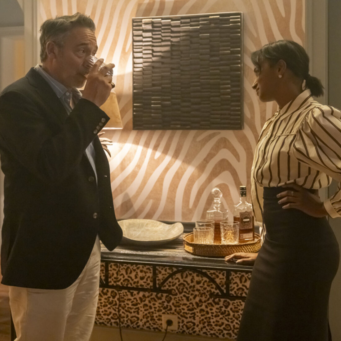 Daniela e Miguel envolvem-se para tramar Lukenia em 'A Fazenda'