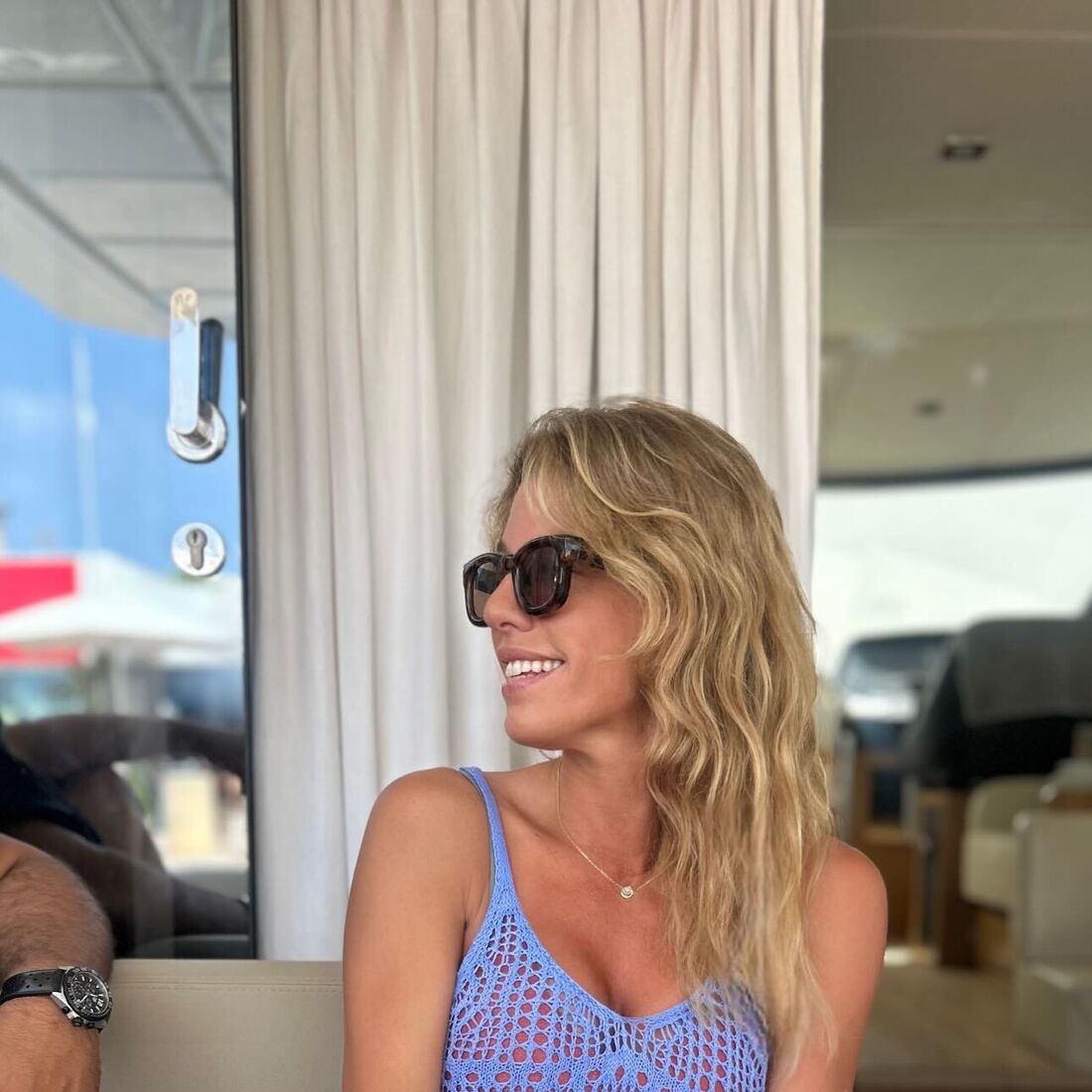 Pimpinha Jardim aproveita férias em Ibiza com amigas e família, após polémica separação