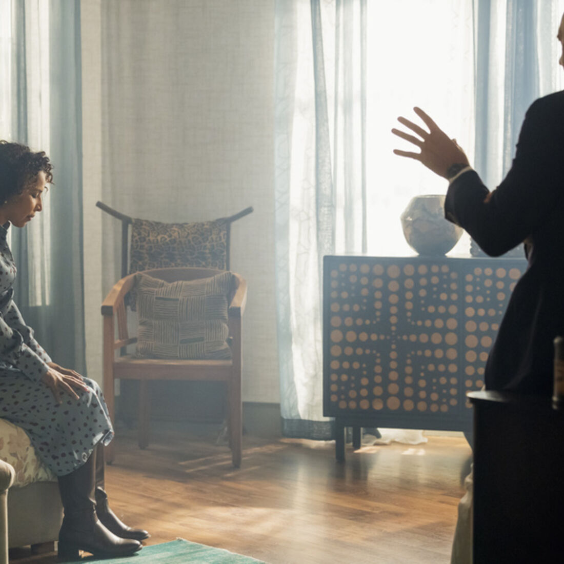 Lukenia enfrenta chantagem de Esmeralda e Svetlana por burla a Leonardo