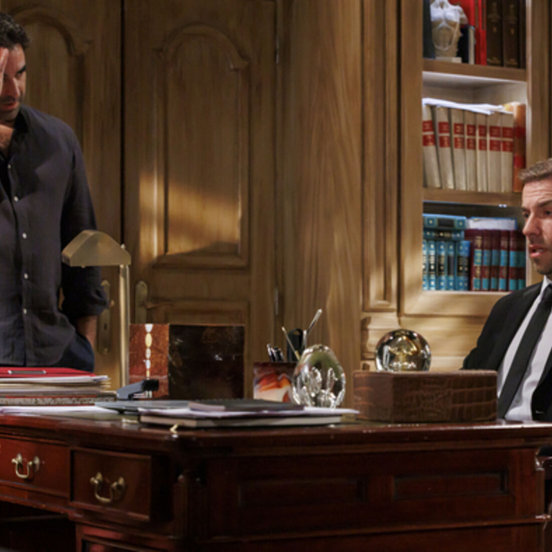 Após trair António, Bruno demite-se perante Miguel e afasta-se do palacete.
