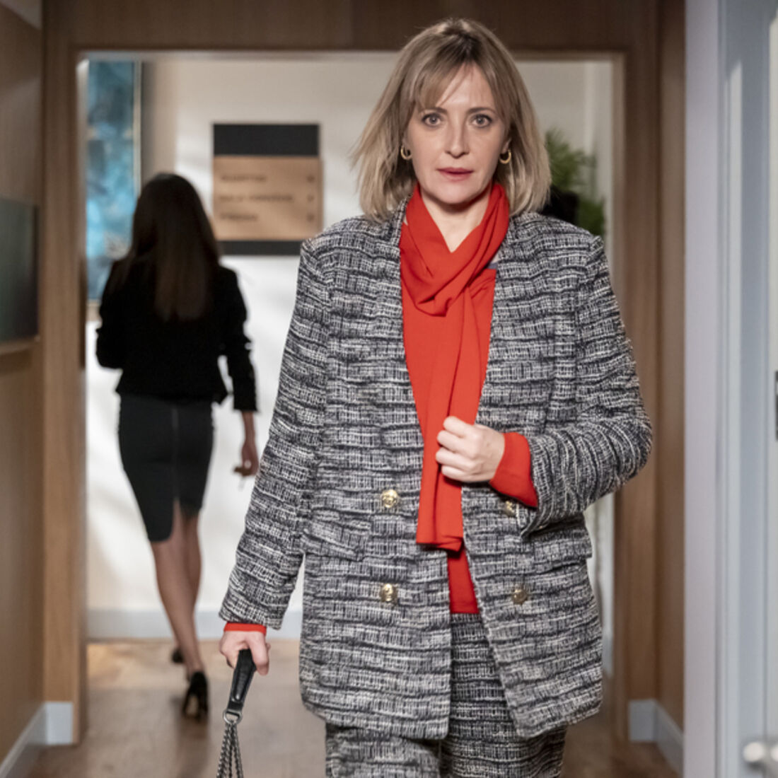 Clarice recebe apoio de Teresa para salvar JD, após Jorge recusar ajuda