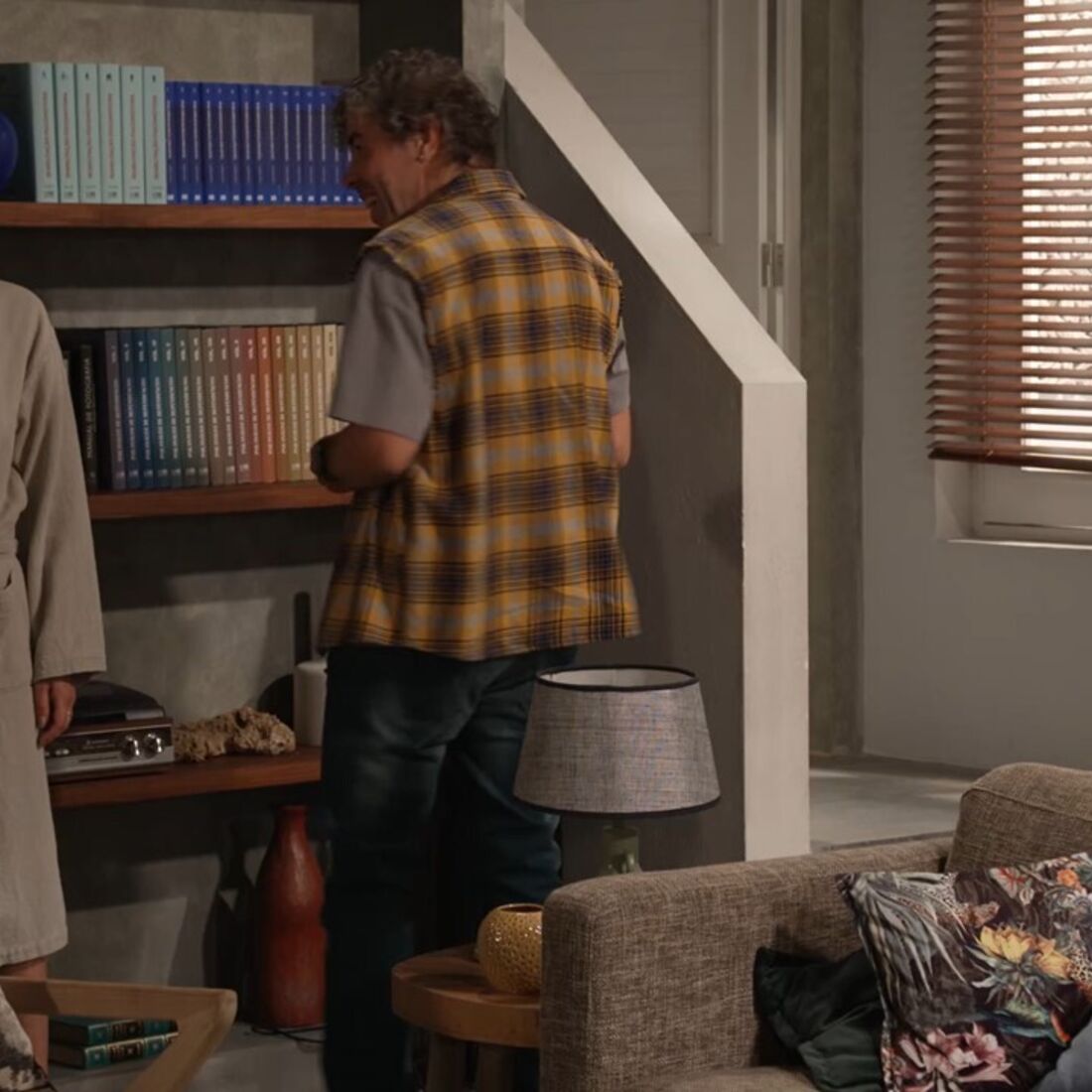 Jerôme ameaça Olga na Casa de Férias, exigindo pagamento para a sua liberdade