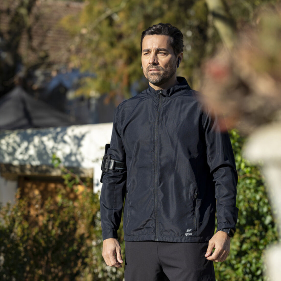 Gonçalo tenta matar Vicente, mas Otávio impede tragédia na herdade