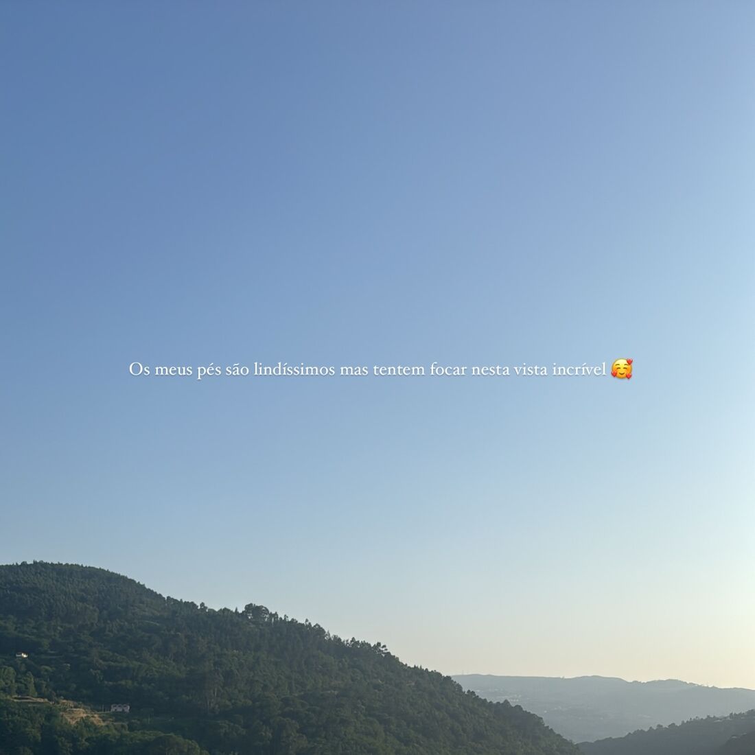 Francisco Monteiro e Bárbara Parada juntos num refúgio com uma vista incrível