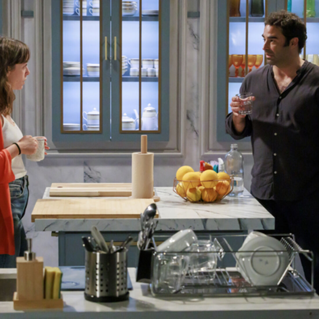 Miguel confronta Laura sobre acusações a Olga na novela 'A Promessa'