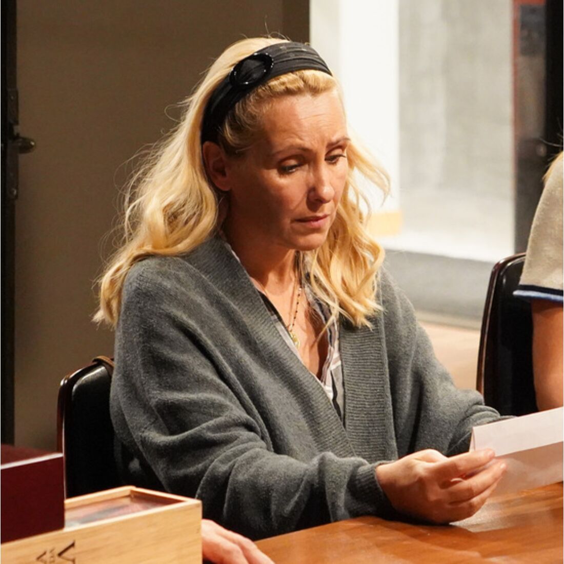 Maria herda de António e reage em choque na leitura do testamento em 'A Promessa'