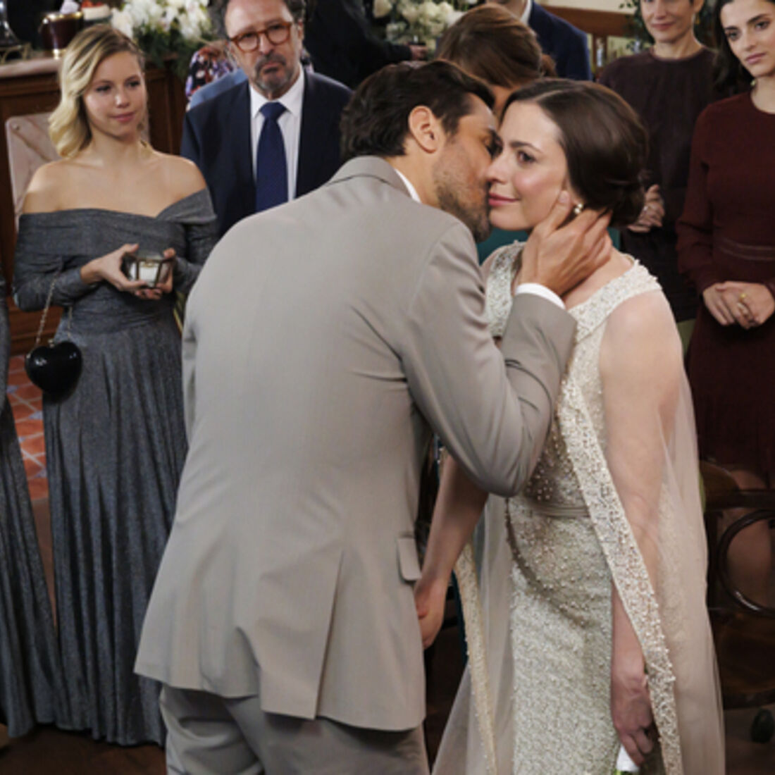 Casamento de Sofia e Vicente em 'A Herança' tem juras de amor e emoção