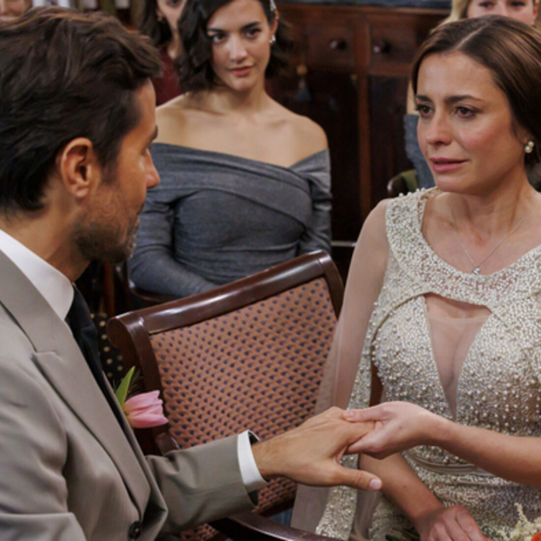 Casamento de Sofia e Vicente em 'A Herança' tem momentos de emoção e discursos marcantes de Teresinha e Beatriz