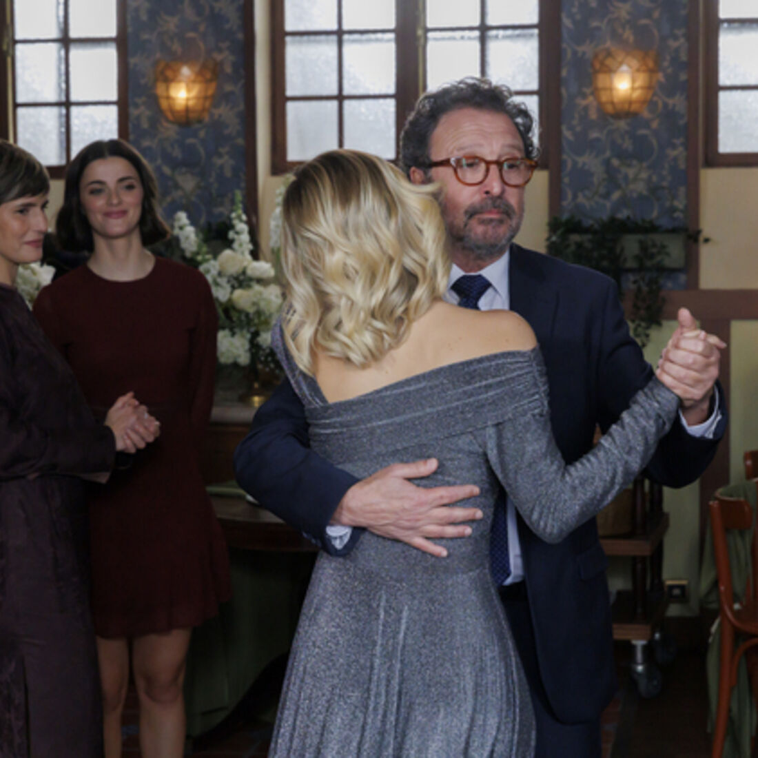 Festa de casamento no café d'A Herança com dança e o lançamento do buquê