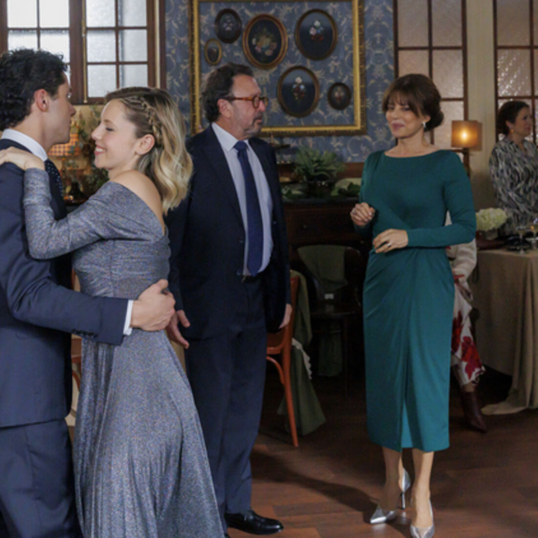 Sofia e Vicente celebram casamento no café, com festa e momentos de tensão com Otávio