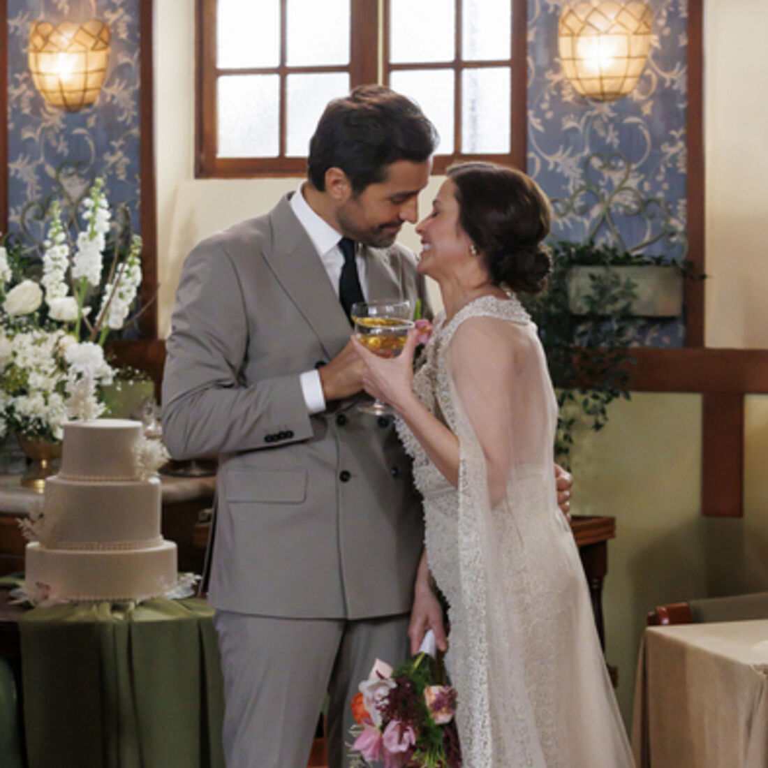 Sofia e Vicente casam-se e celebram com família e amigos