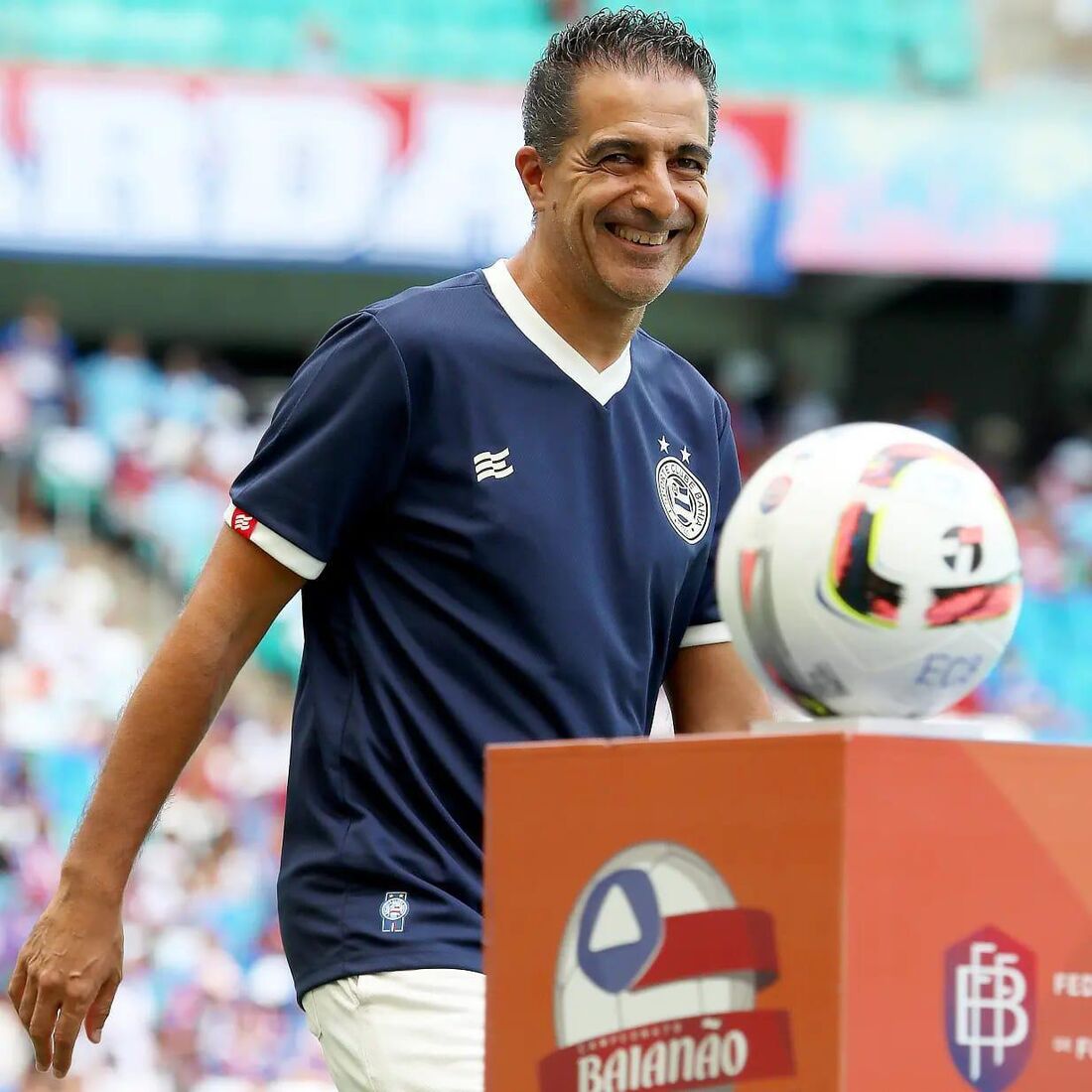 Renato Paiva, treinador do Botafogo, celebra vitória sobre o PSG no Mundial de Clubes