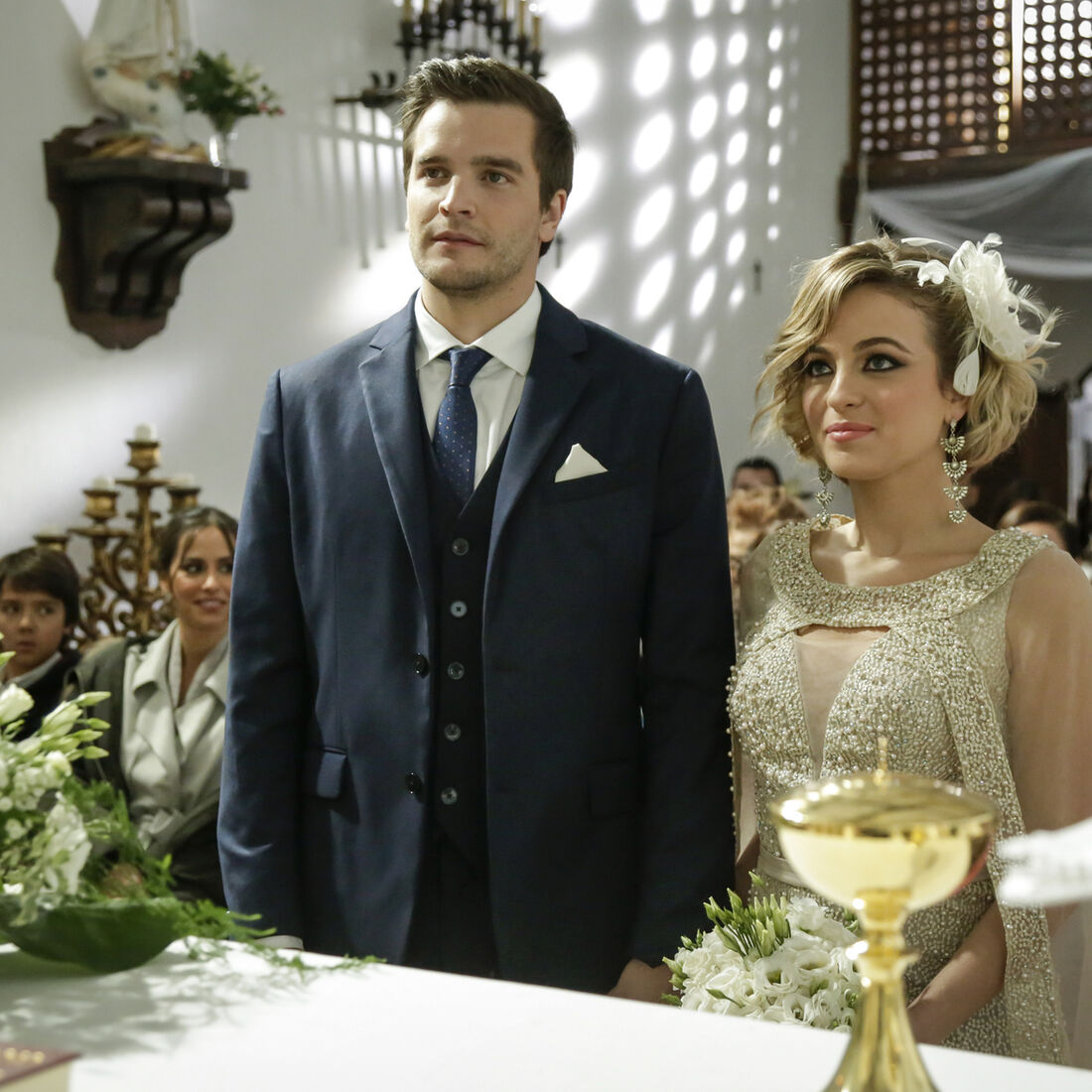 Casamento na novela A Herança tem vestido de noiva repetido de Xana, personagem de Patrícia Tavares