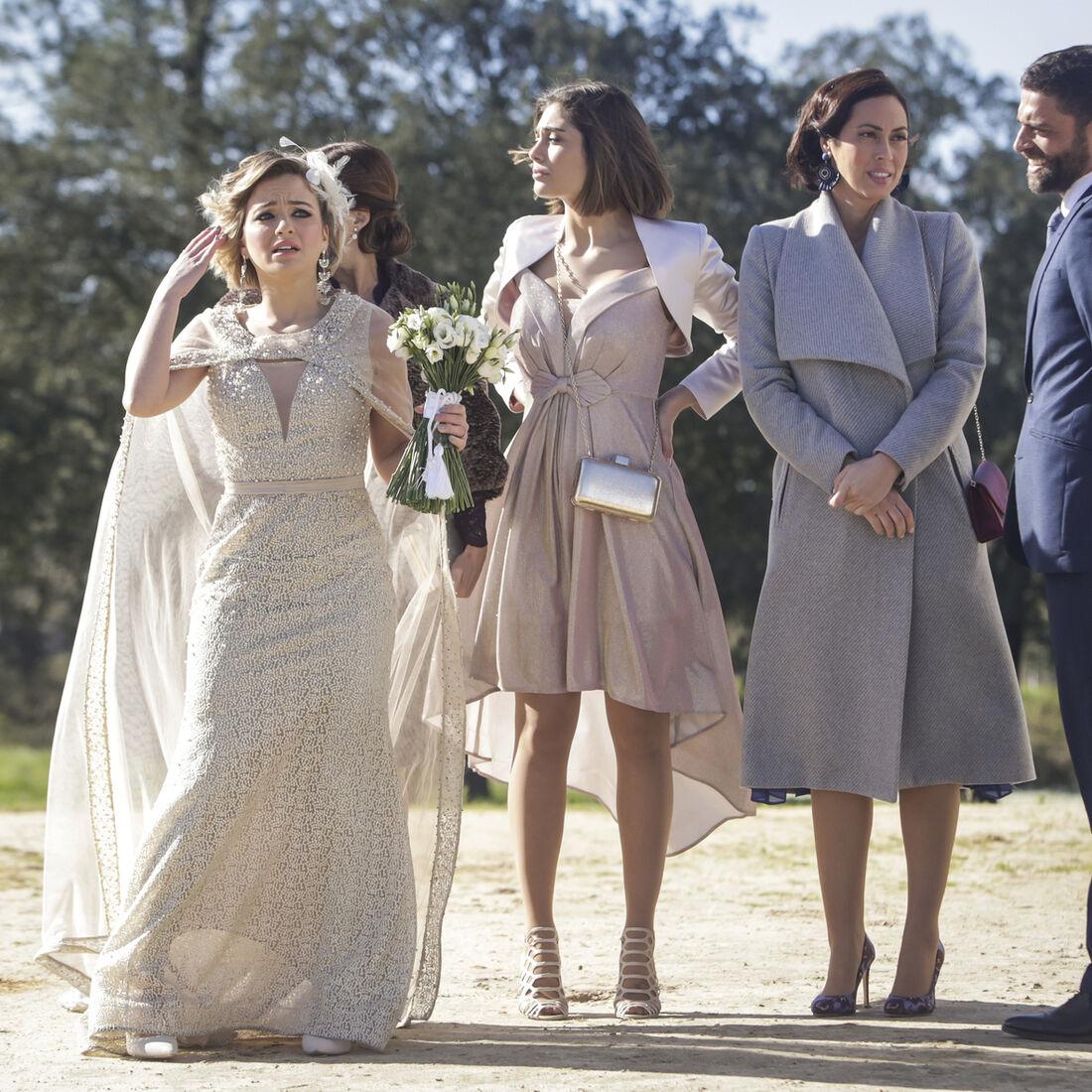 Vestido de noiva de Sofia, da novela A Herança, já foi usado por Brígida, personagem de Xana