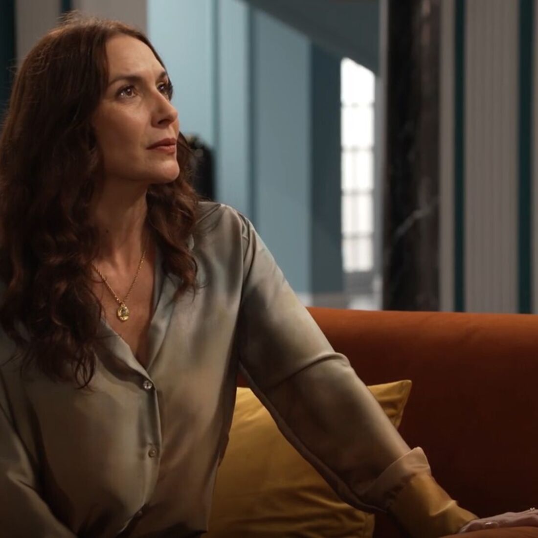 Soraia Chaves, como Olga, confronta Tomás (Lourenço Ortigão) em 'A Promessa'