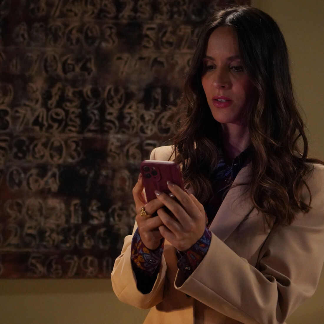 Pilar chantageia Vicente com fotos comprometedoras e exige poder na fábrica