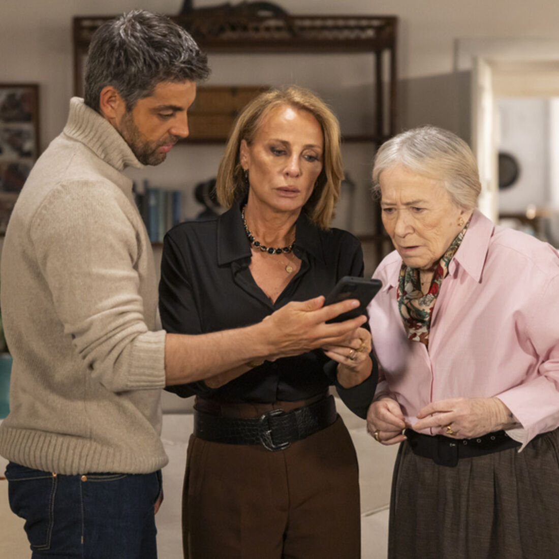 Hector revela que Mariana está viva a Benedita e Laura