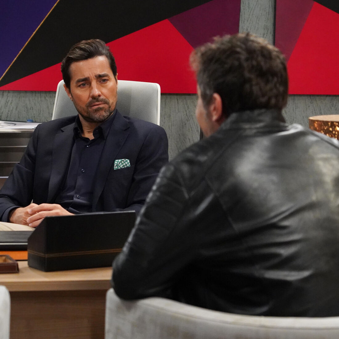 Vicente é ameaçado por Otávio