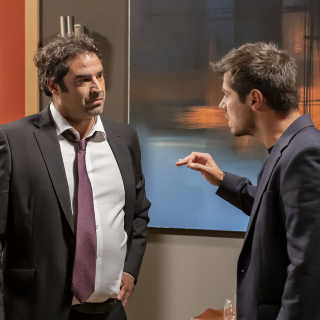 Tomás provoca escândalo, mas Miguel intervém numa reunião em 'A Promessa'