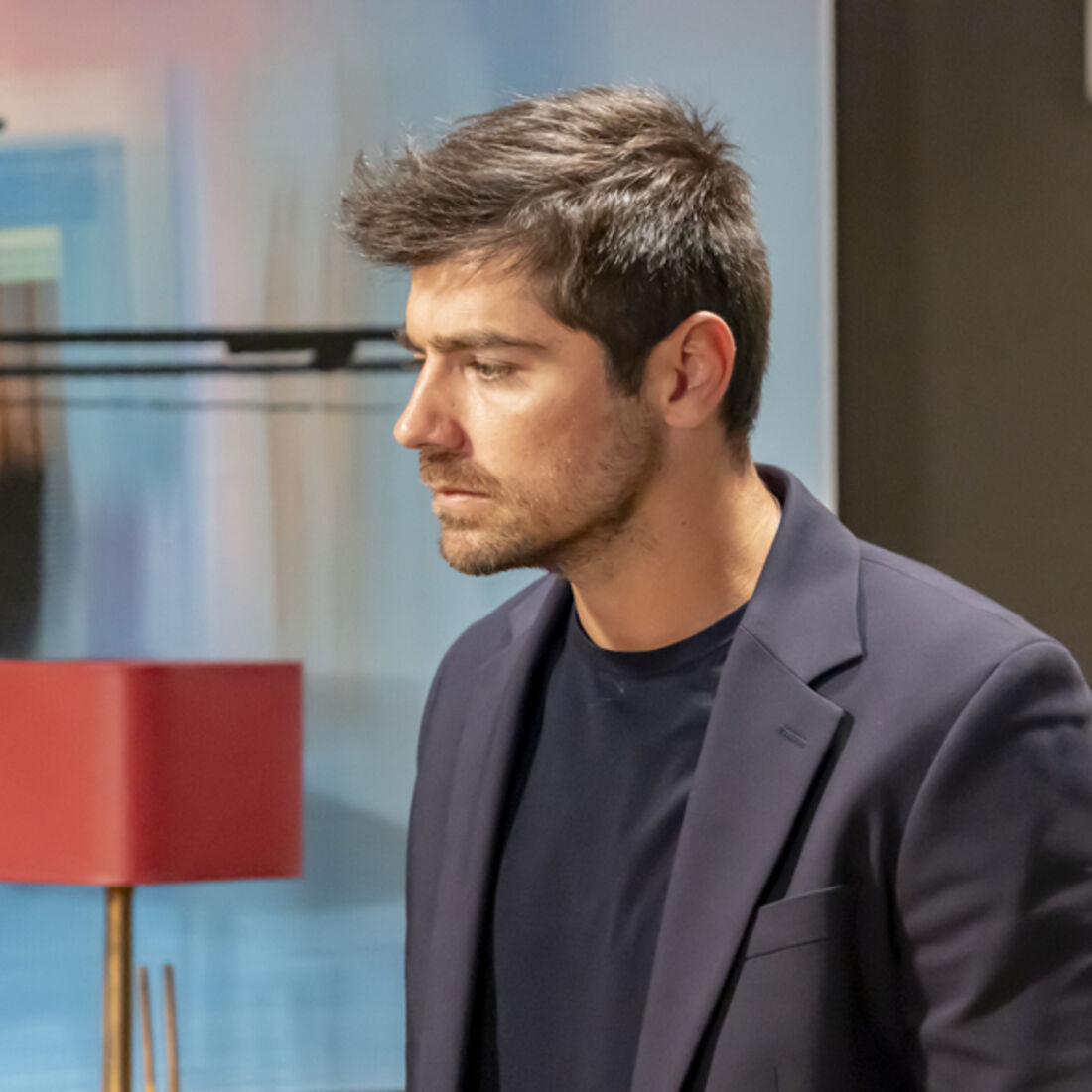 Tomás cria escândalo alcoólico em reunião d'A Promessa; Miguel intervém