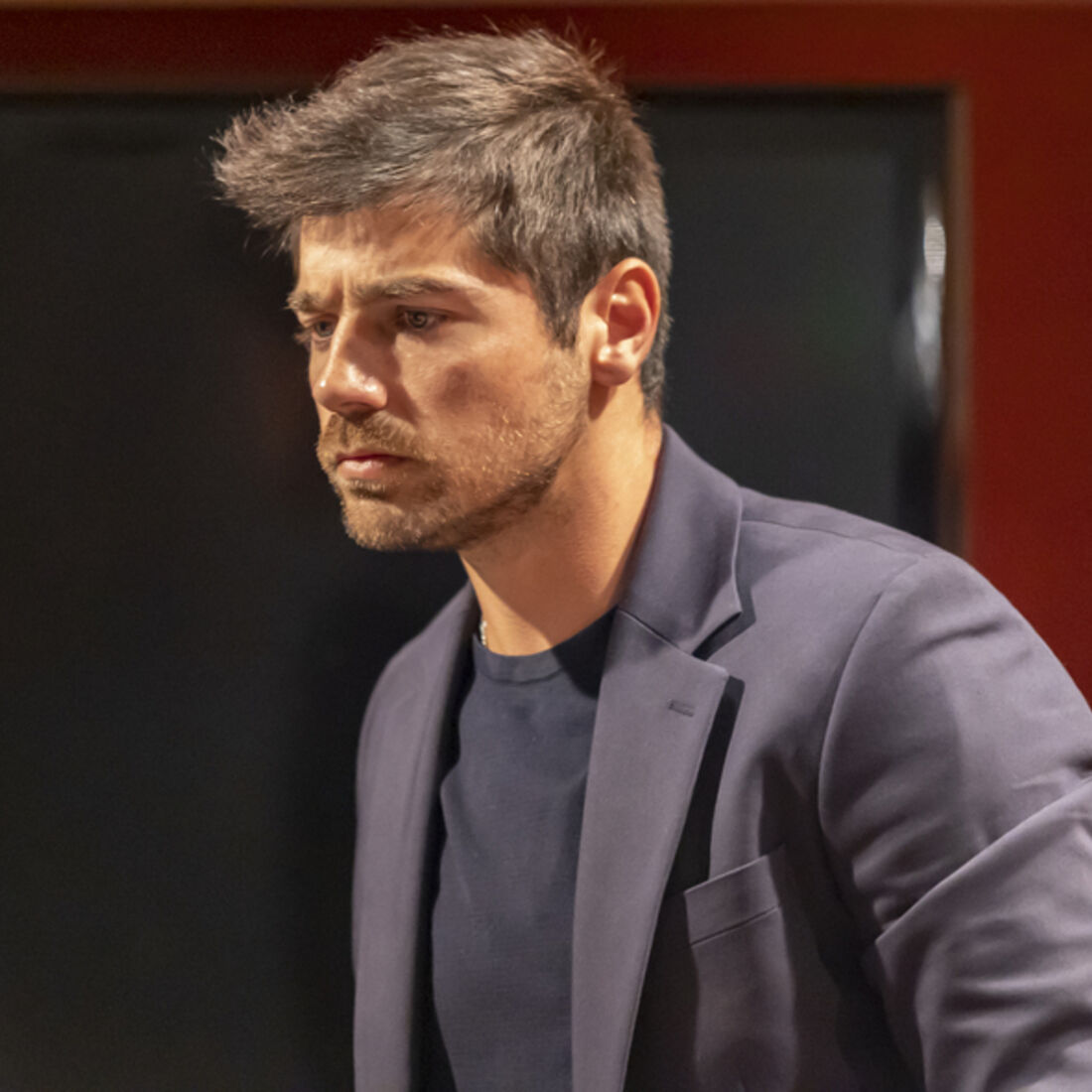 Tomás causa escândalo na empresa; Miguel intervém para evitar o pior