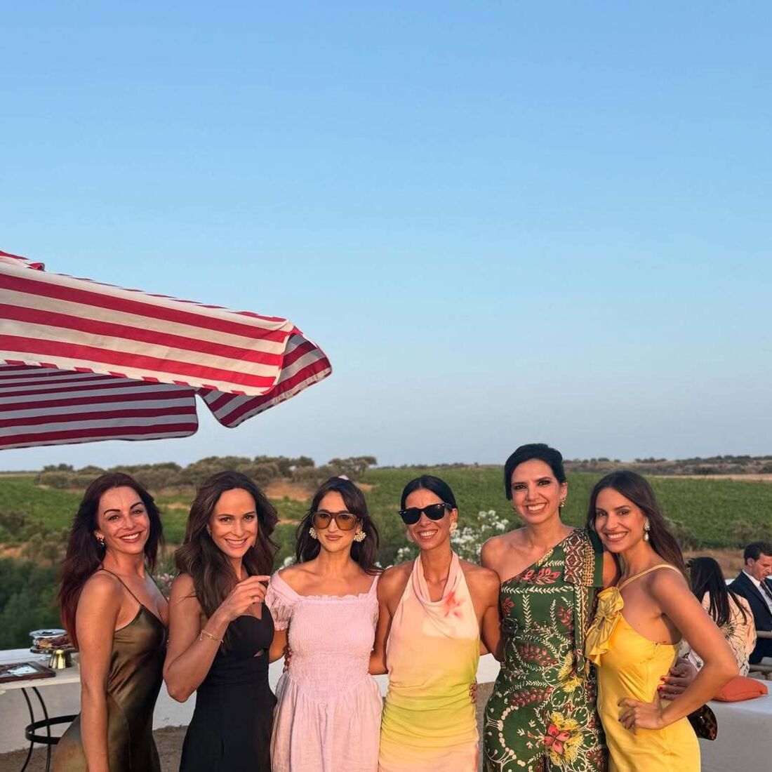 Sara Prata e Mariana Monteiro no casamento de João Cajuda no Alentejo.
